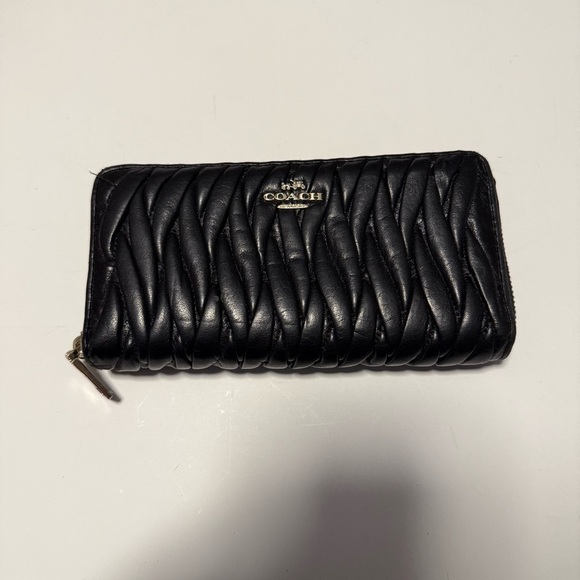 Coach Black Quilted Wallet - Picture 1 of 8